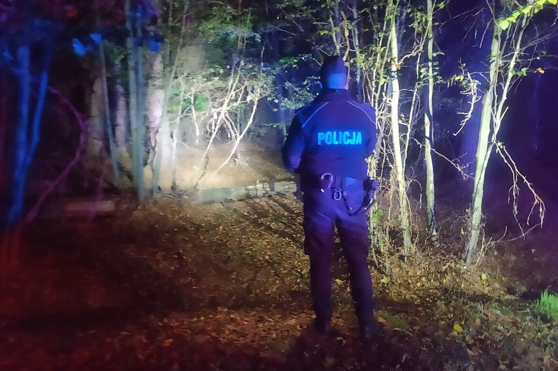 Ranna kobieta na skraju lasu. Kobieta z obrażeniami błagała o pomoc Ranna kobieta na skraju lasu. Kobieta z obrażeniami błagała o pomoc