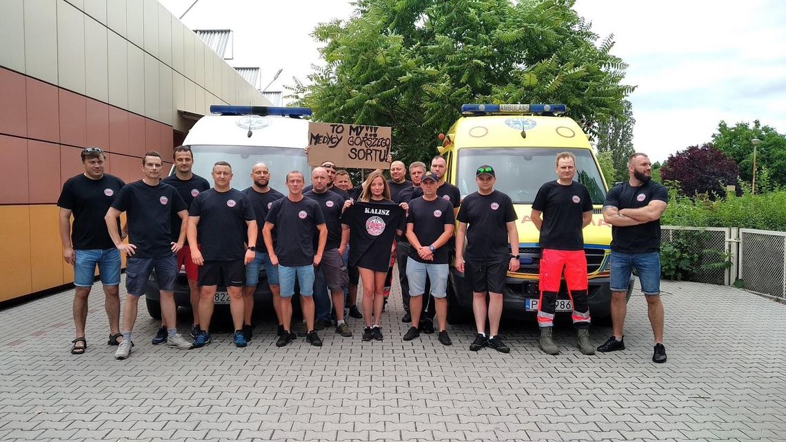 Ratownicy medyczni wyszli na ulice największych polskich miast. Kaliszanie protestowali we Wrocławiu ZDJĘCIA