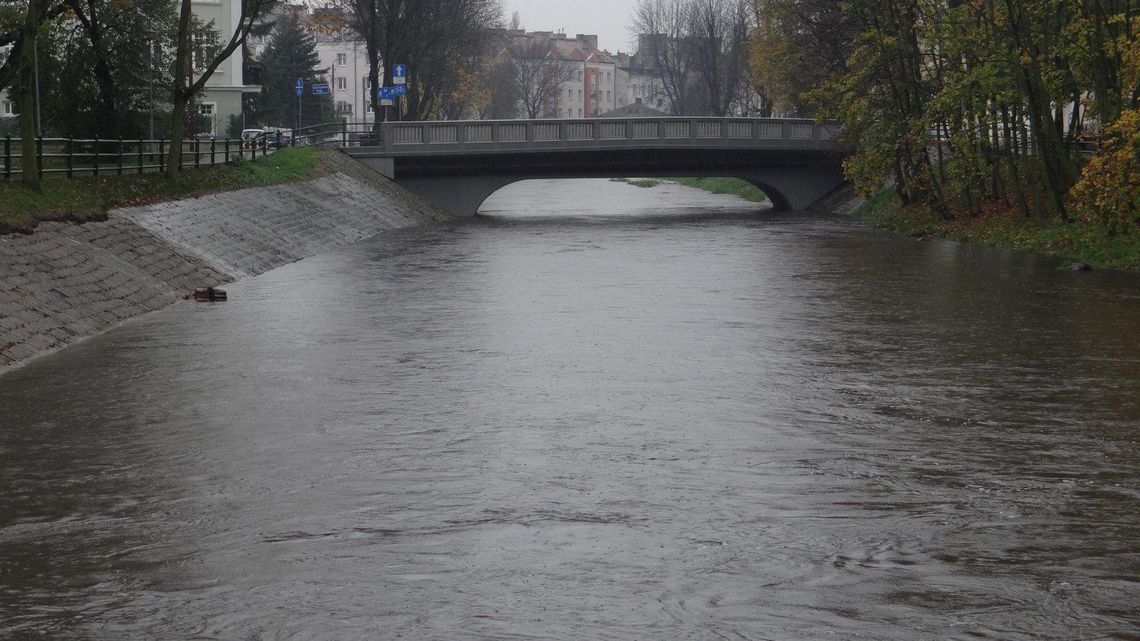 Rośnie poziom wody w rzekach ZDJĘCIA