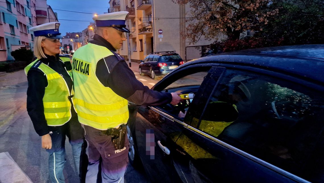 Równo nawalony pędził przez miasto. I wpadł...