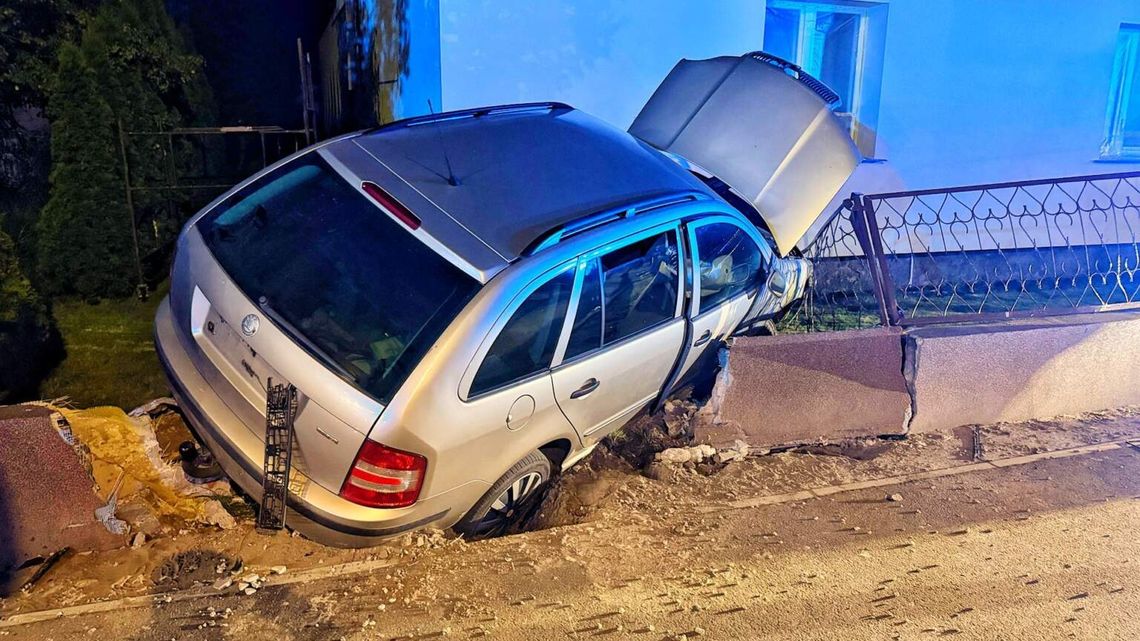 Rozbił i porzucił auto. W środku broń i fałszywe pieniądze!