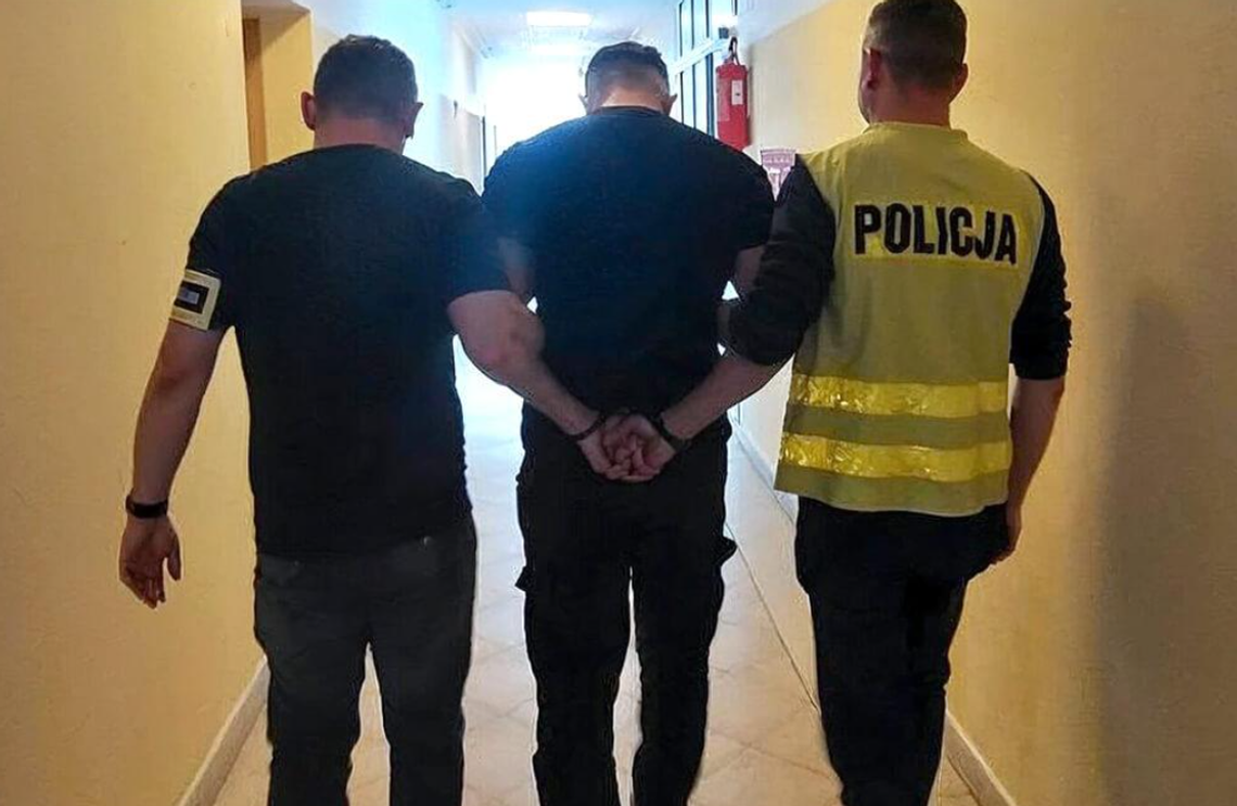 Rozbój z nożem i pałką teleskopową. Sprawcy grozili ofierze śmiercią