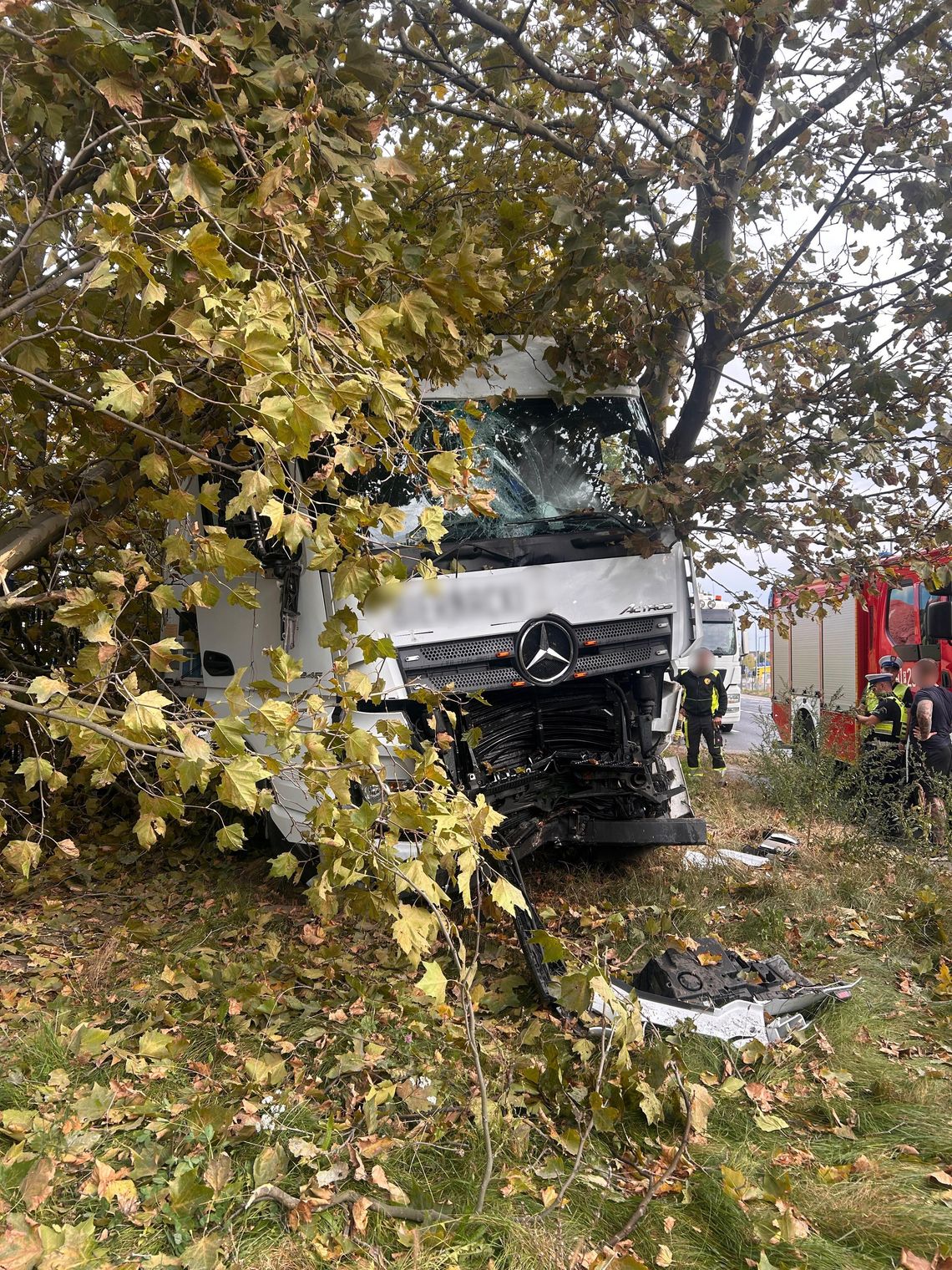 Roztrzaskana kabina ciężarówki. Akcja służb na Majkowskiej Roztrzaskana kabina ciężarówki. Akcja służb na Majkowskiej