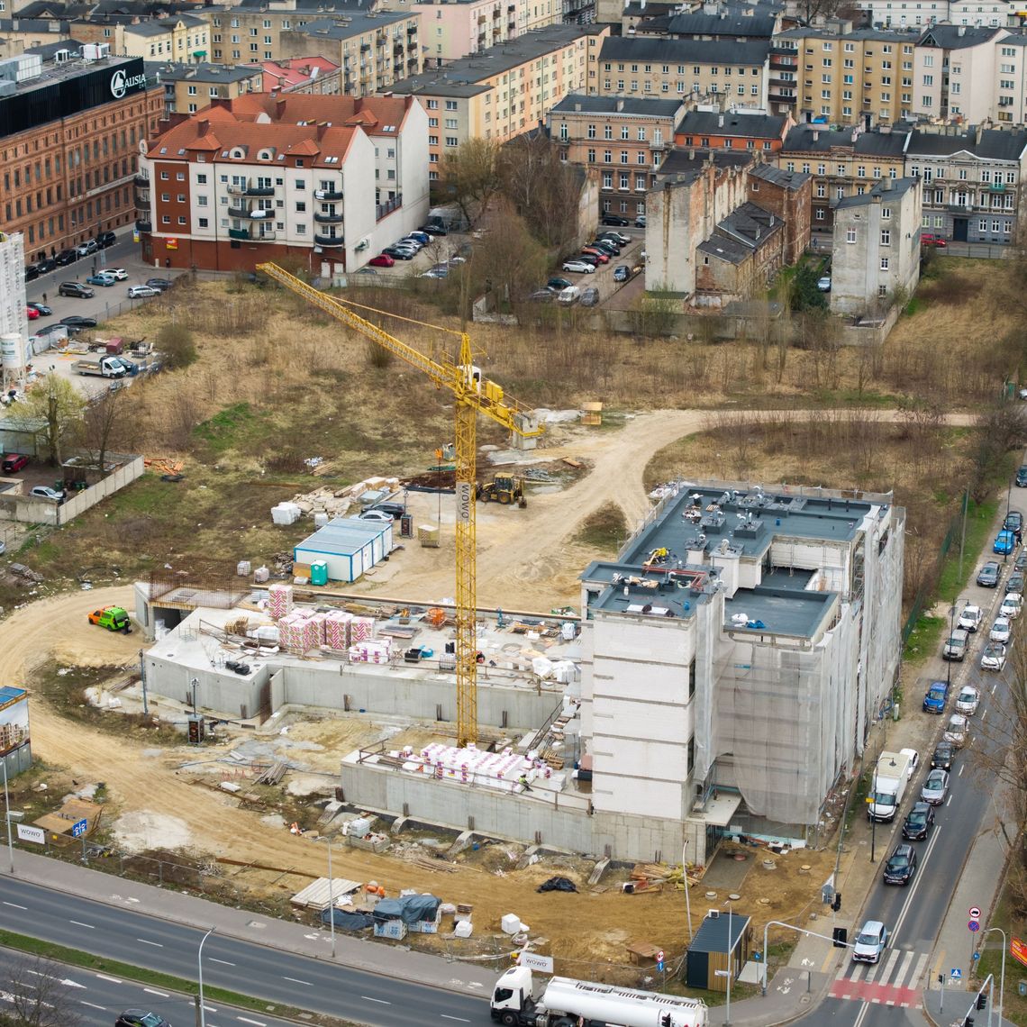 Ruszy II etap. Zabudowują pofabryczną działkę Ruszy II etap. Zabudowują pofabryczną działkę