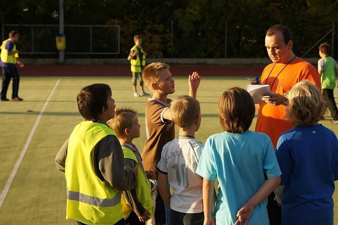 Ruszył wakacyjny program „Trener Osiedlowy”. Bezpłatne zajęcia dla dzieci, młodzieży i całych rodzin