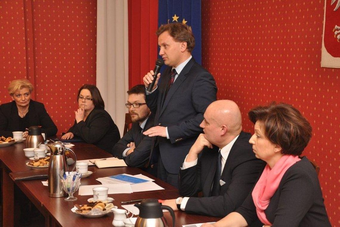 Ruszyły konsultacje w sprawie 500 +.  Kto dostanie te pieniądze?