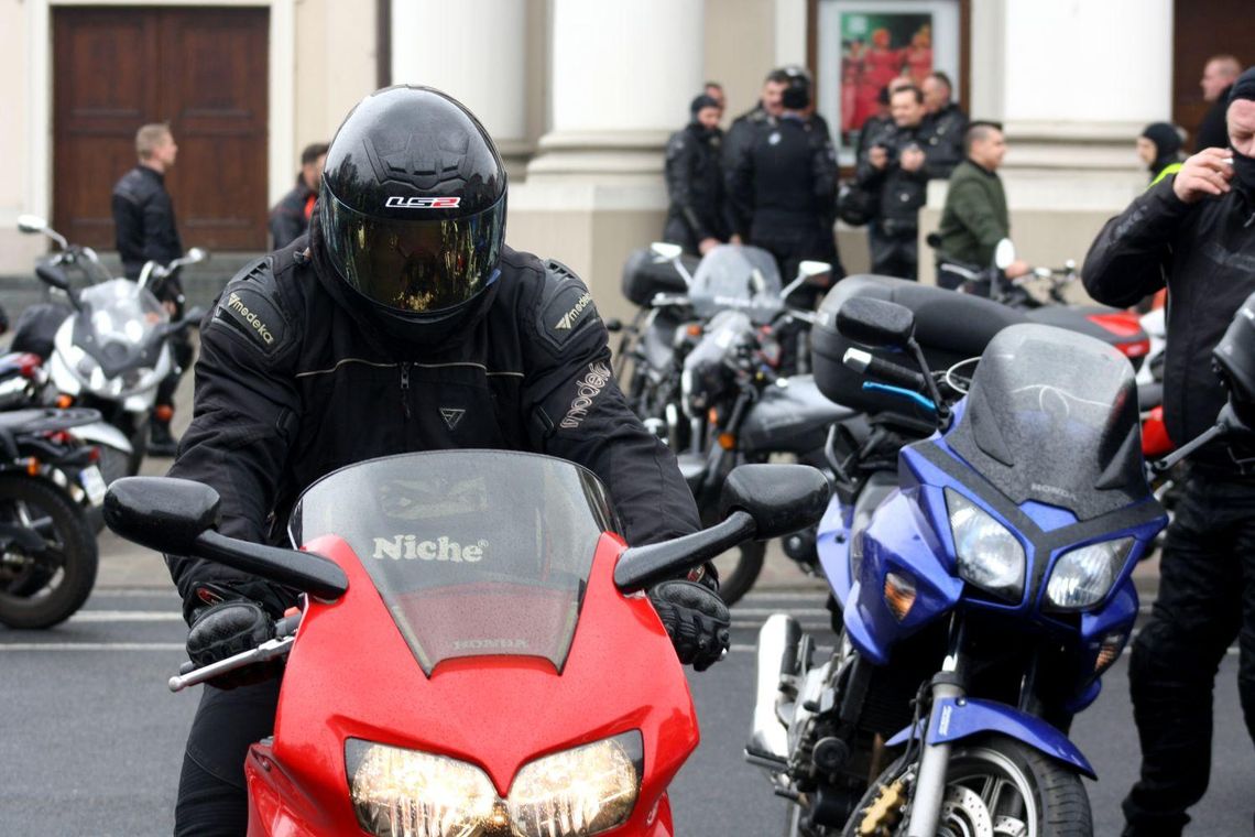 Ryk silników, piękne maszyny. Motocykliści z Kalisza i regionu oficjalnie rozpoczęli sezon ZDJĘCIA