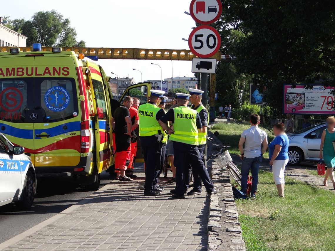 Samochód uderzył w przyczepkę z dziećmi ZDJĘCIA