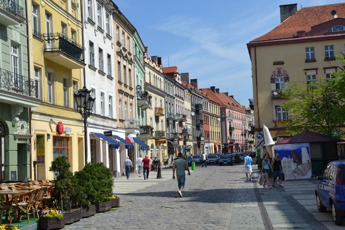 Samochody czy deptak? Miasto przeprowadza ankietę w śródmieściu