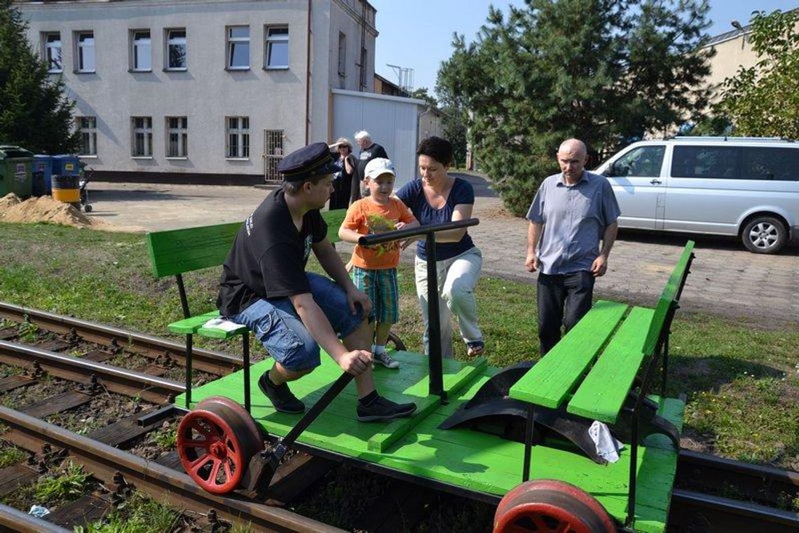 Ścigali się na drezynach i prowadzili pociąg ZDJĘCIA i FILM