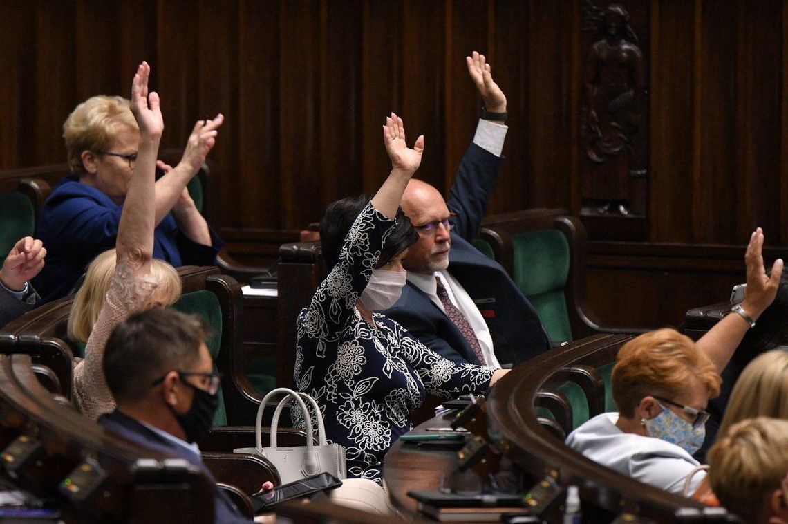 Sejm uchwalił podwyżki dla polityków. Jak głosowali kaliscy posłowie?