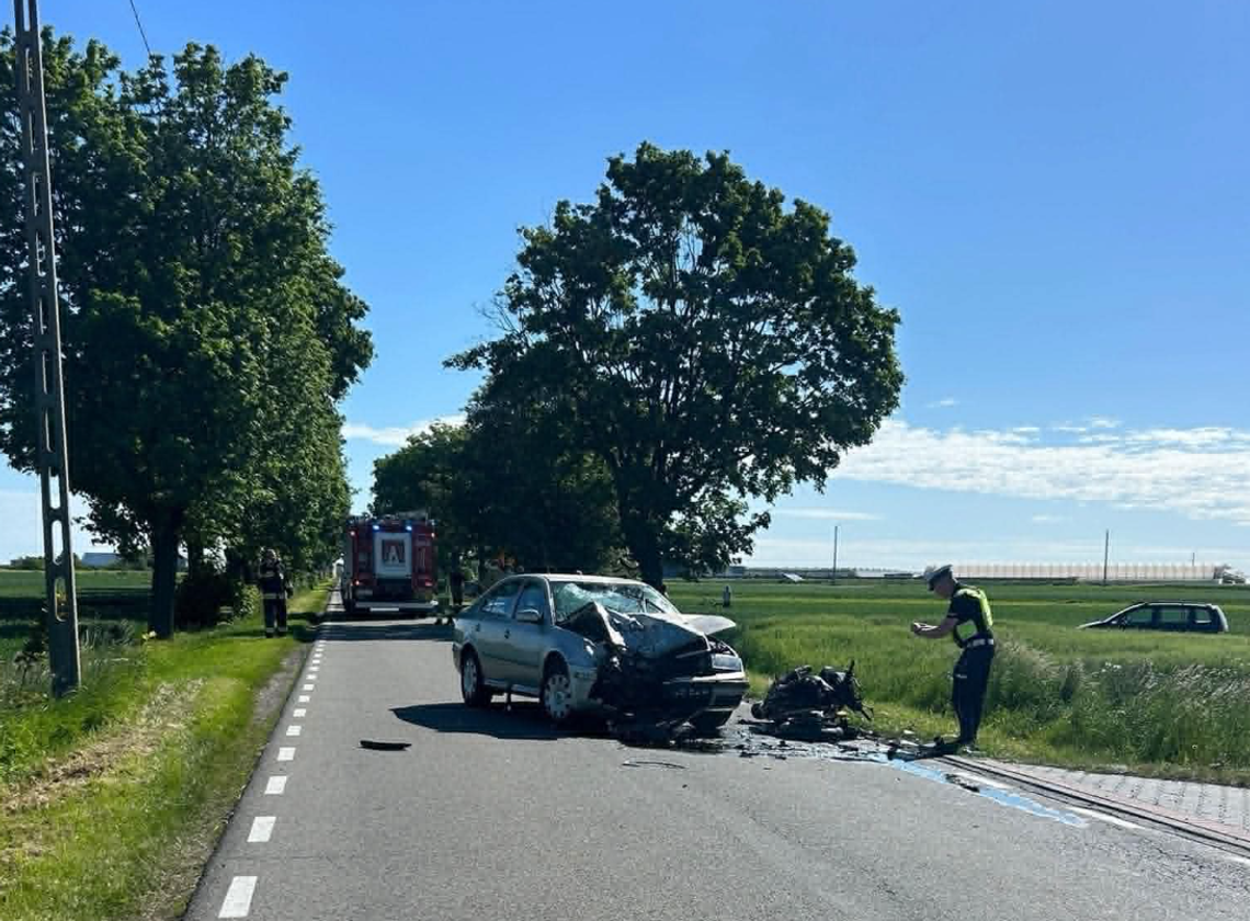 Senior skręcał i wjechał w motocyklistę. Młody mężczyzna walczy o życie Senior skręcał i wjechał w motocyklistę. Młody mężczyzna walczy o życie