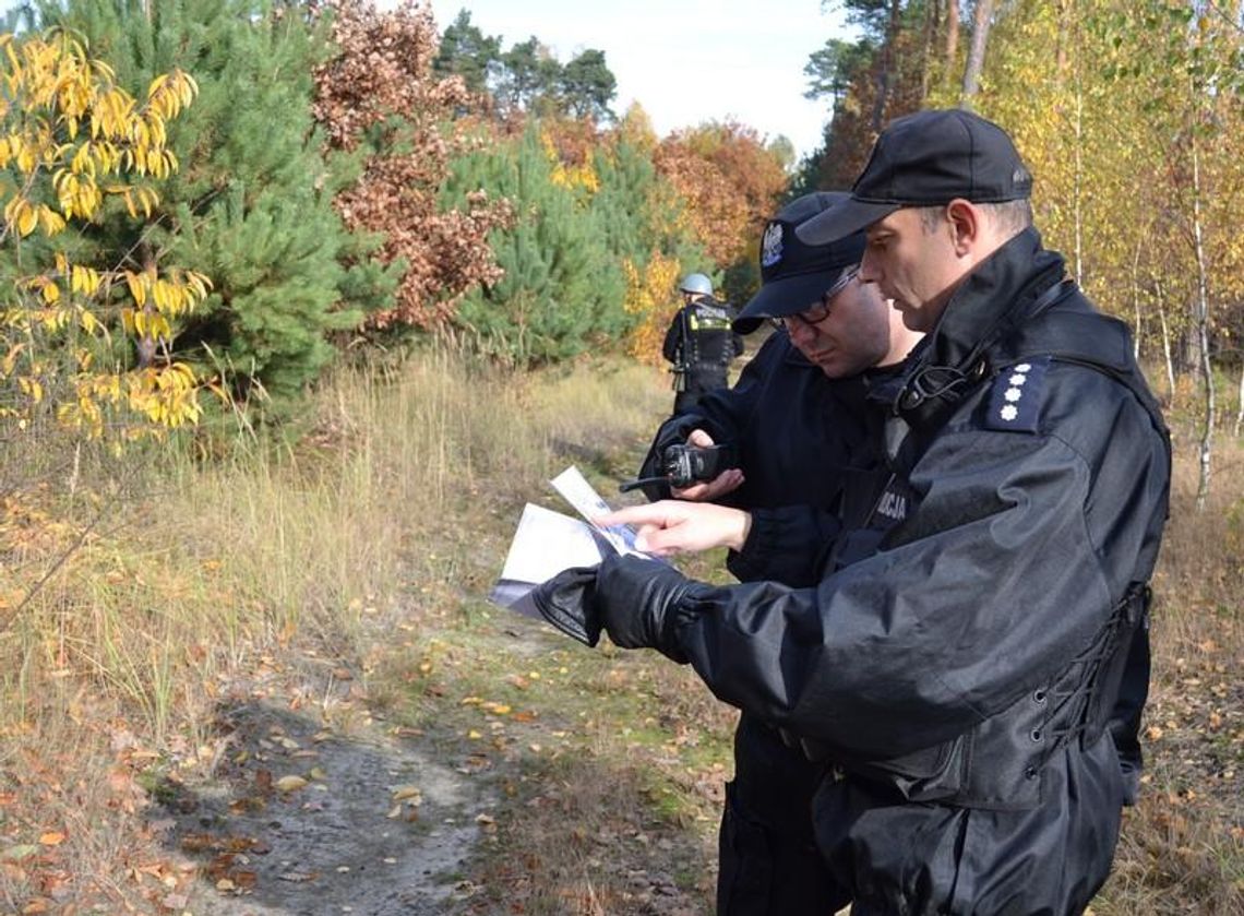 Setki policjantów z Wielkopolski poszukiwało dwóch zbiegów w lesie WIDEO