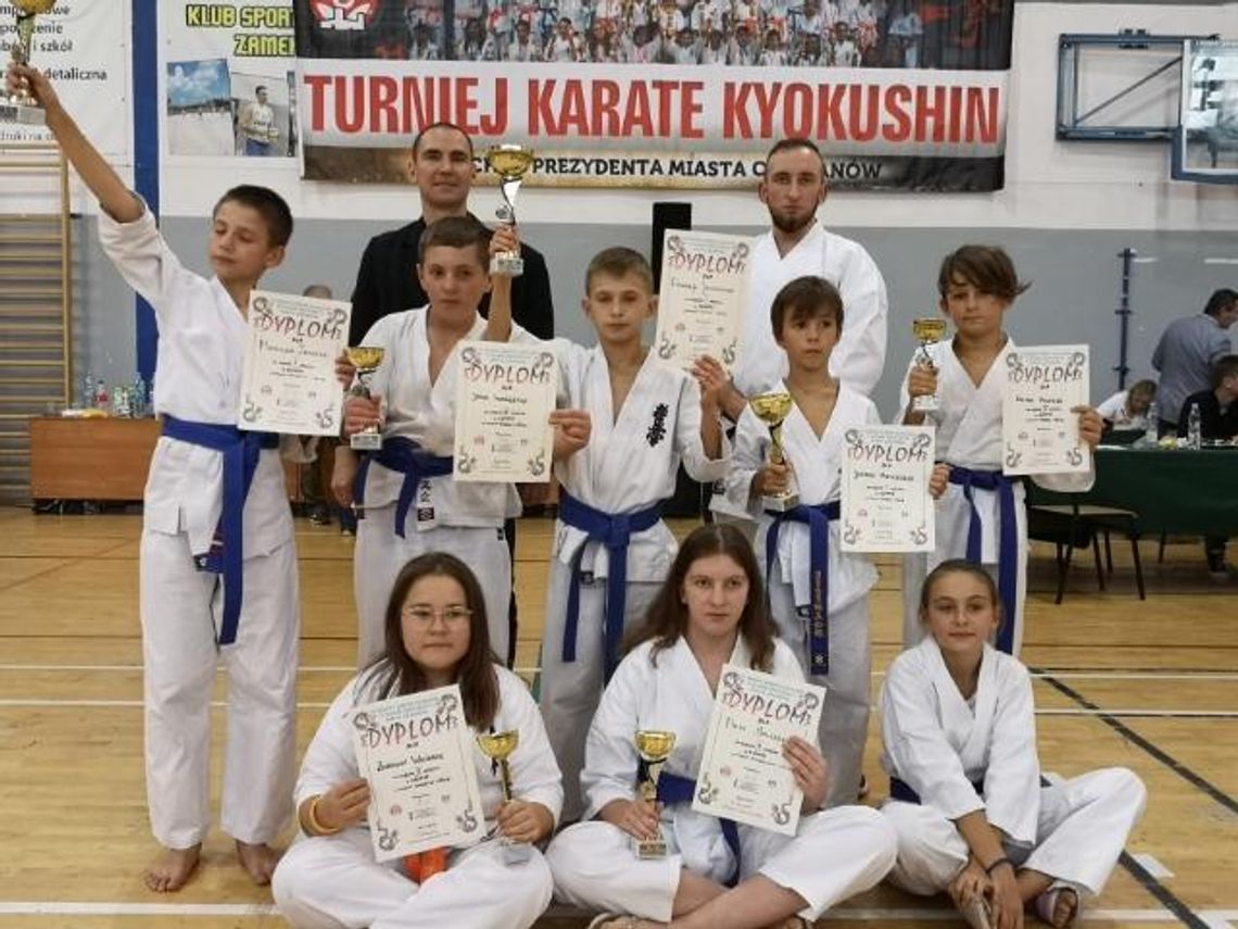 Siedem medali w kumite. Kaliscy karatecy na podium w Ciechanowie