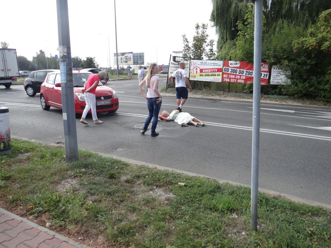 Skręcała niezgodnie z przepisami, potrąciła kobietę ZDJĘCIA