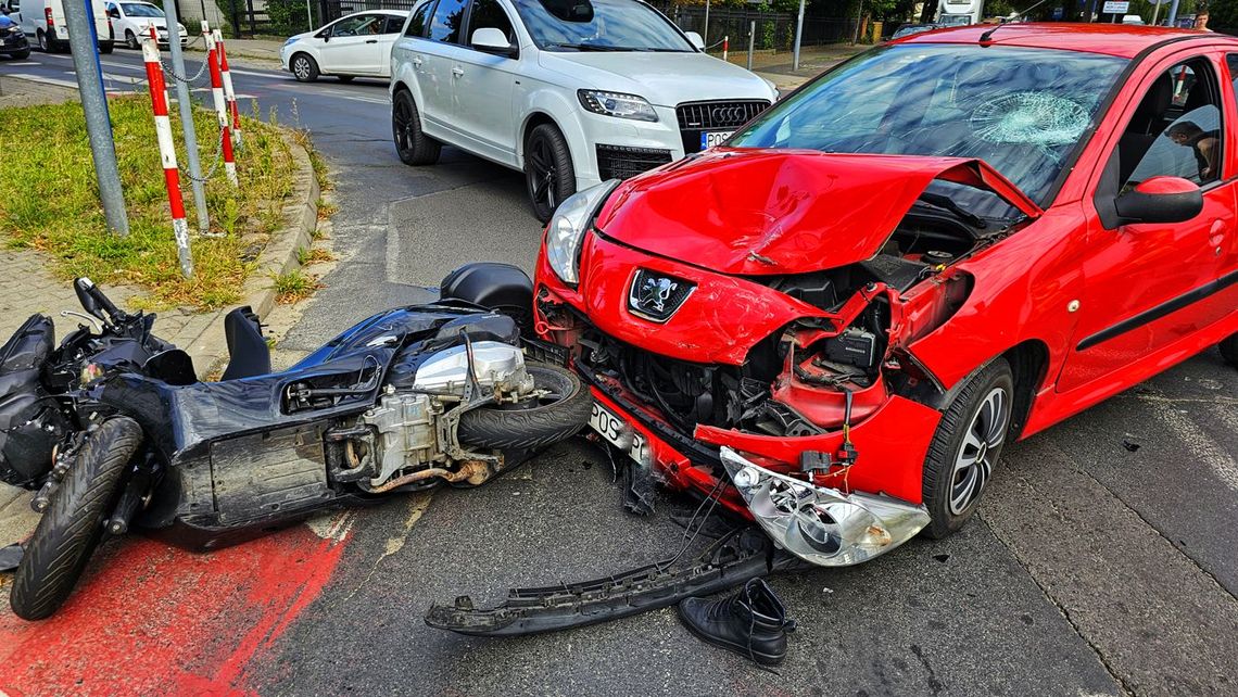 Skręcała w lewo i wymusiła pierwszeństwo. Wjechała w motorowerzystę