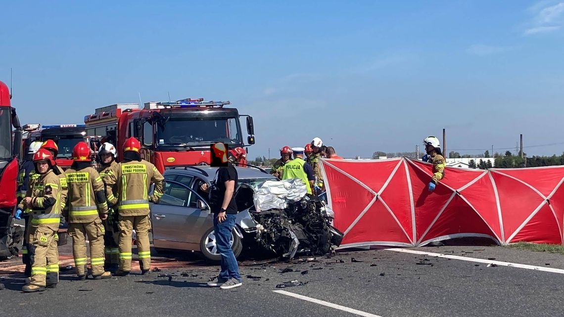 Śmierć na drodze i ogromne korki. Zmarł ranny w wypadku kierowca