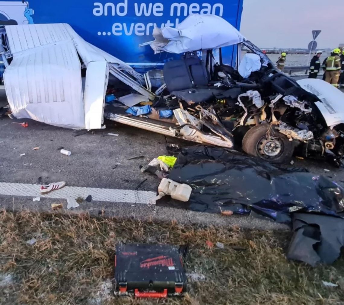 Śmiertelny karambol. Nie żyją cztery osoby ZDJĘCIA Śmiertelny karambol. Nie żyją cztery osoby ZDJĘCIA