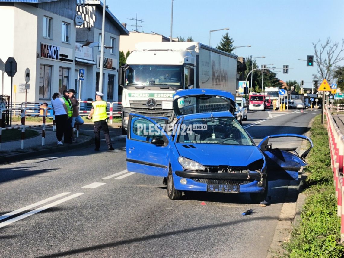 Śmiertelny wypadek na DK12.  Kobieta uwięziona w aucie