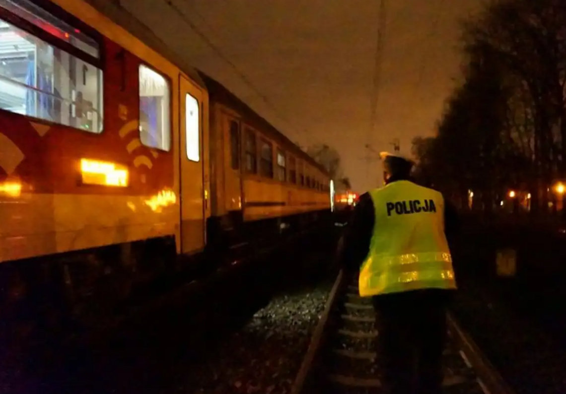 Śmiertelne potrącenie przez pociąg. Policja ustaliła dane tej osoby