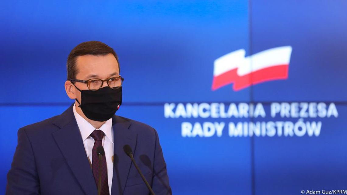 "Spełniają się czarne scenariusze". Od soboty cała Polska czerwoną strefą i nowe obostrzenia