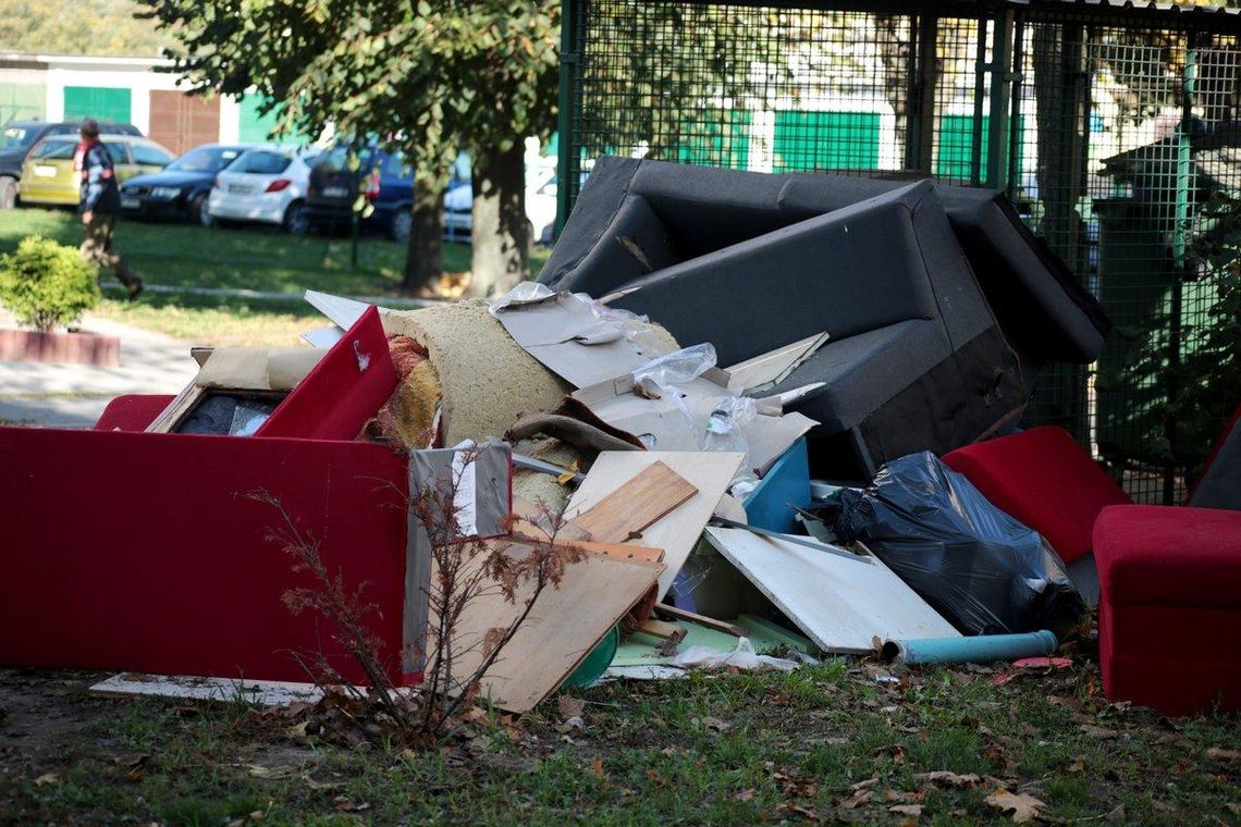 Spółdzielnie chcą przywrócenia cotygodniowego odbioru gabarytów ZDJĘCIA