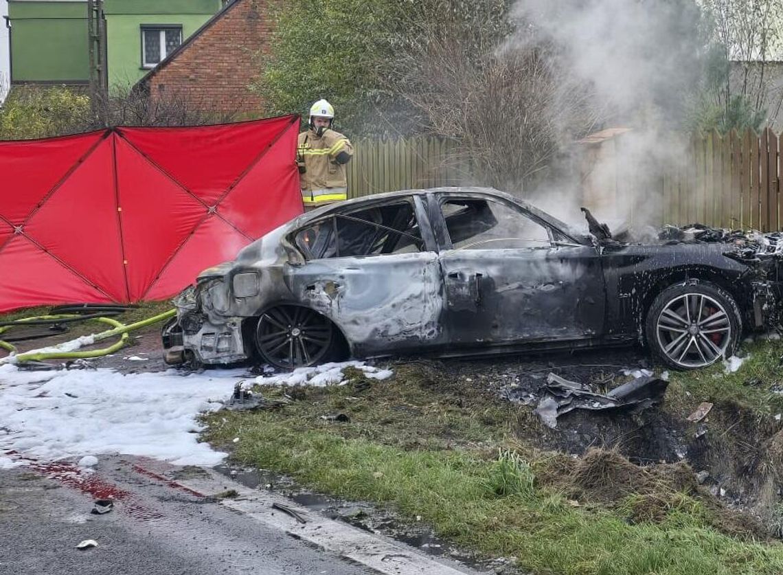 Spłonęli w luksusowym aucie.  Nieznana tożsamość dwóch ofiar