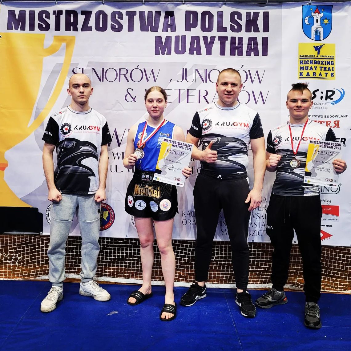 Srebro i brąz w Świebodzicach. Reprezentanci Kruk Gym z medalami MP w muay thai