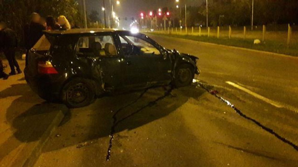 Staranował barierki na al. Wojska Polskiego. Tak kończy się brawura za kierownicą WIDEO