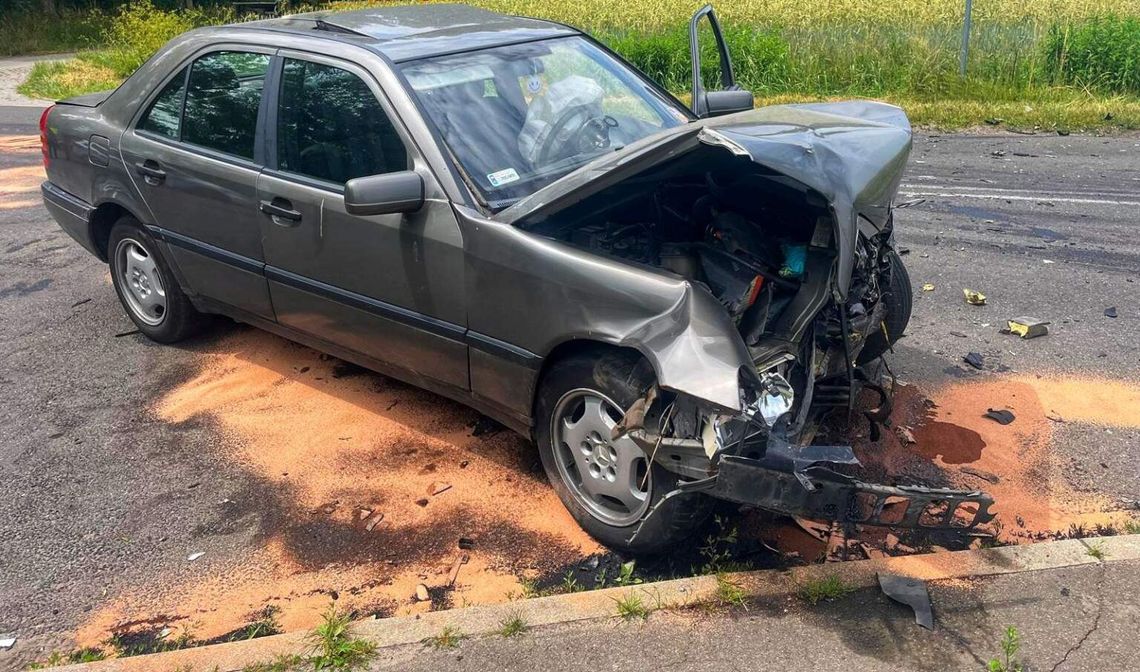 Starsze małżeństwo vs. młody kierowca. Jedna osoba w szpitalu