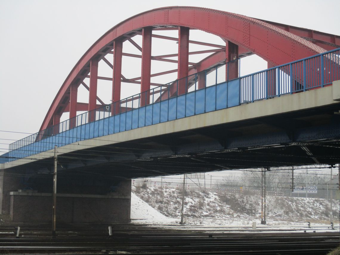 Strażnik uratował mężczyznę, który chciał skoczyć z wiaduktu