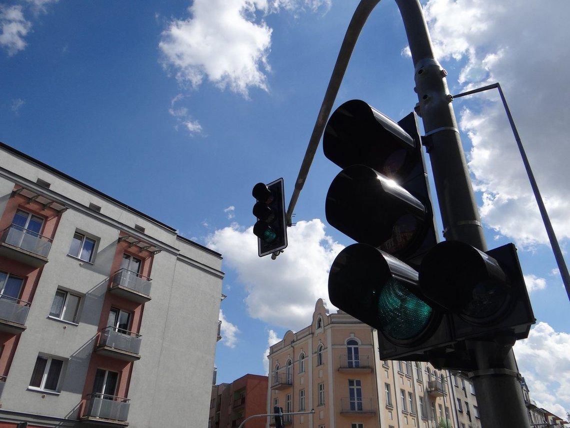 Światła na skrzyżowaniu Górnośląskiej ze Staszica już działają, ale… za głośno WIDEO