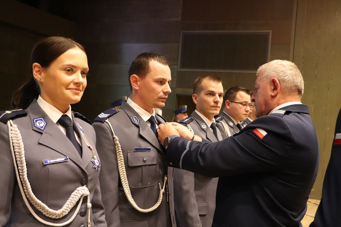 Święto Policji w Kaliszu. Blisko setka policjantów z odznaczeniami!