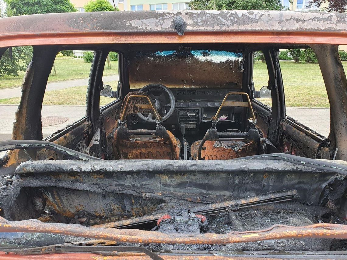 Syn podpalił auto matki, usłyszał zarzut ZDJĘCIA