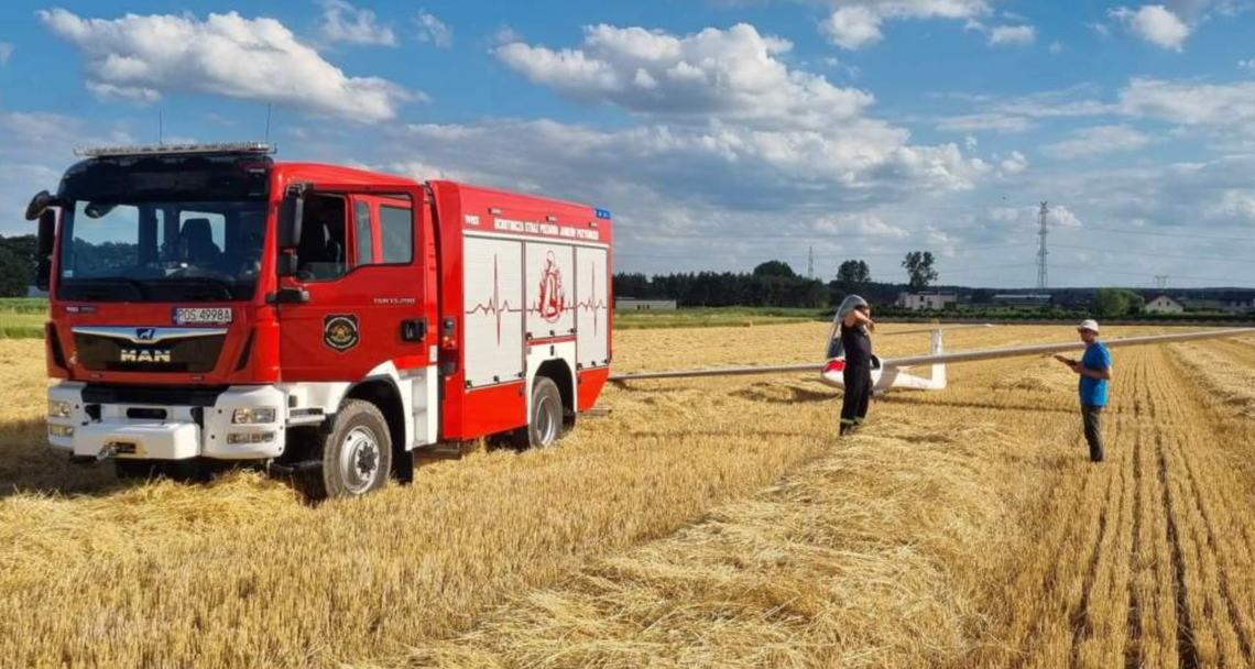 Szybowiec zahaczył o kukurydzę i runął na ziemię. Młody pilot ranny Szybowiec zahaczył o kukurydzę i runął na ziemię. Młody pilot ranny