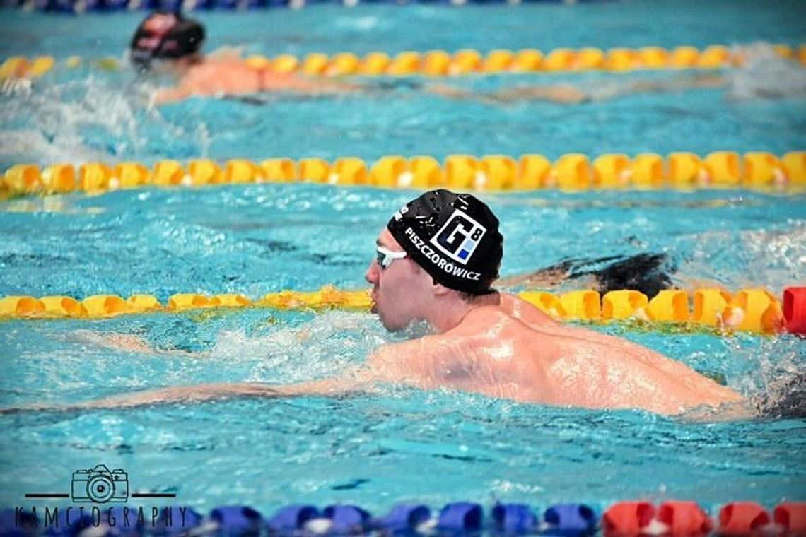 Szybszy od medalistów MŚ. Bartosz Piszczorowicz na podium pływackiego Grand Prix