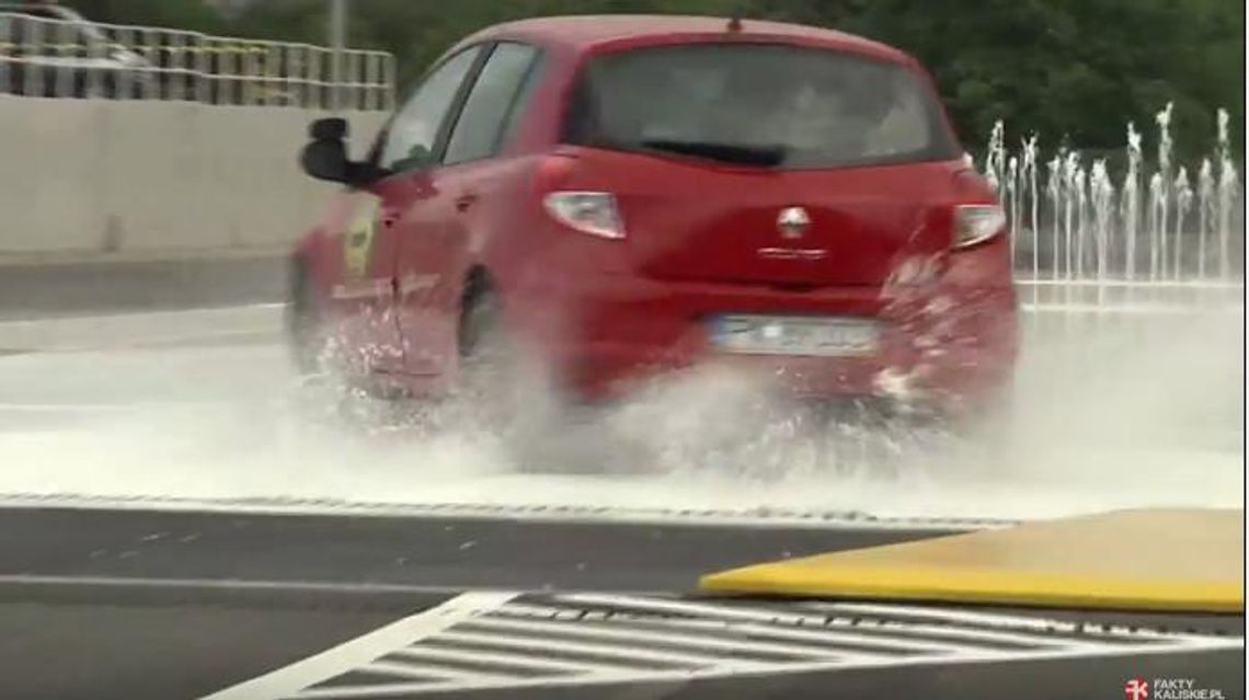 Tak będą szkolić kierowców na torze poślizgowym WIDEO