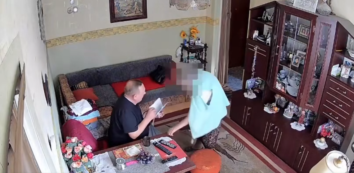 Tak działał oszust w biały dzień. Nie wiedział, że jest nagrywany WIDEO