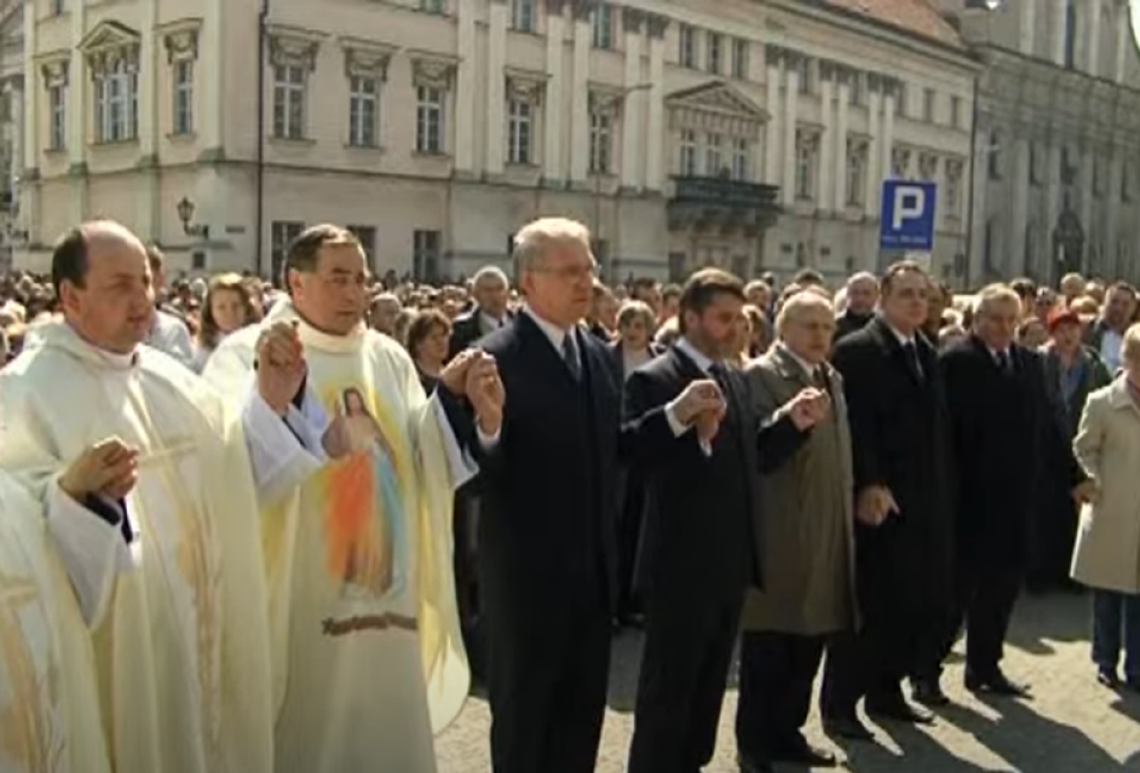 Tak Kalisz opłakiwał Papieża Polaka. Archiwalne relacje telewizyjne