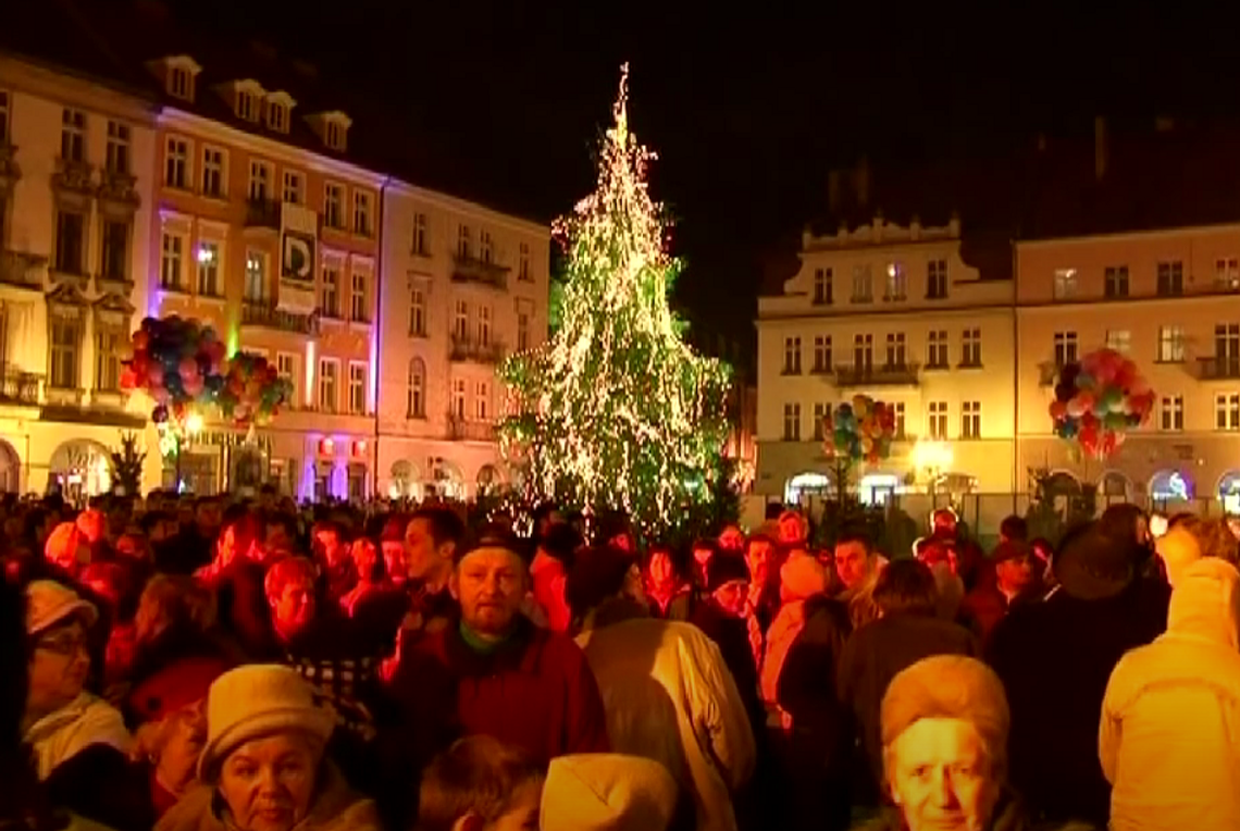 Tak wyglądała sylwestrowa zabawa w Kaliszu 17 lat temu! WIDEO