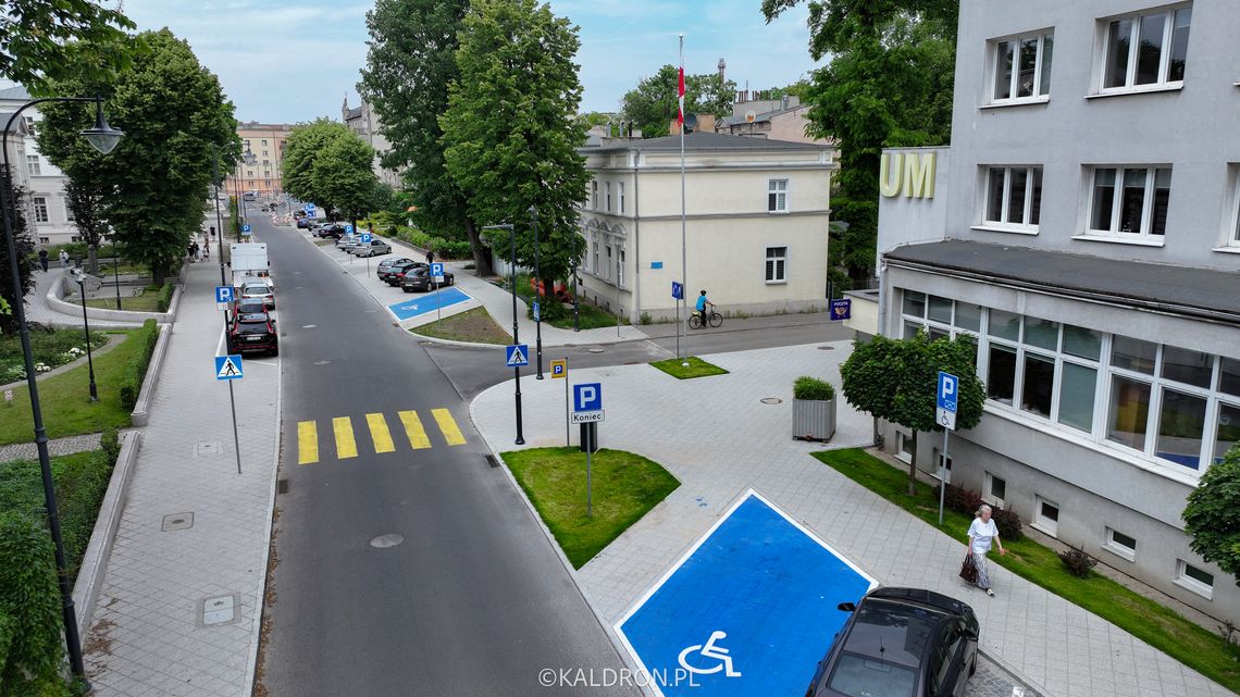 Tak zmieniła się ulica w centrum miasta. Wideo z powietrza