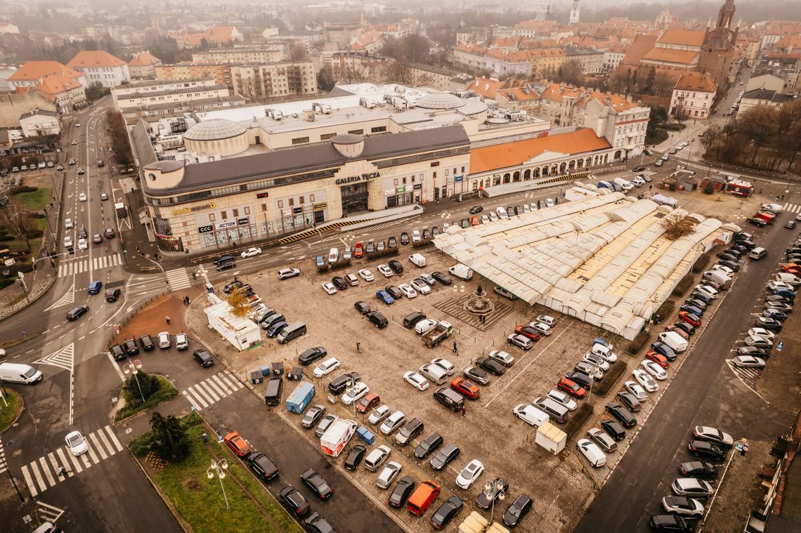Targowisko KONTRA galeria. Kupcy wychodzą z inicjatywą