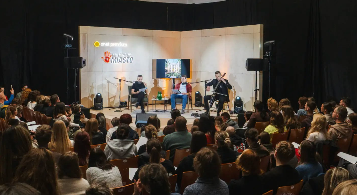 Ten podcast przenosi się na scenę. Popularny twórca wystąpi w Kaliszu Ten podcast przenosi się na scenę. Popularny twórca wystąpi w Kaliszu