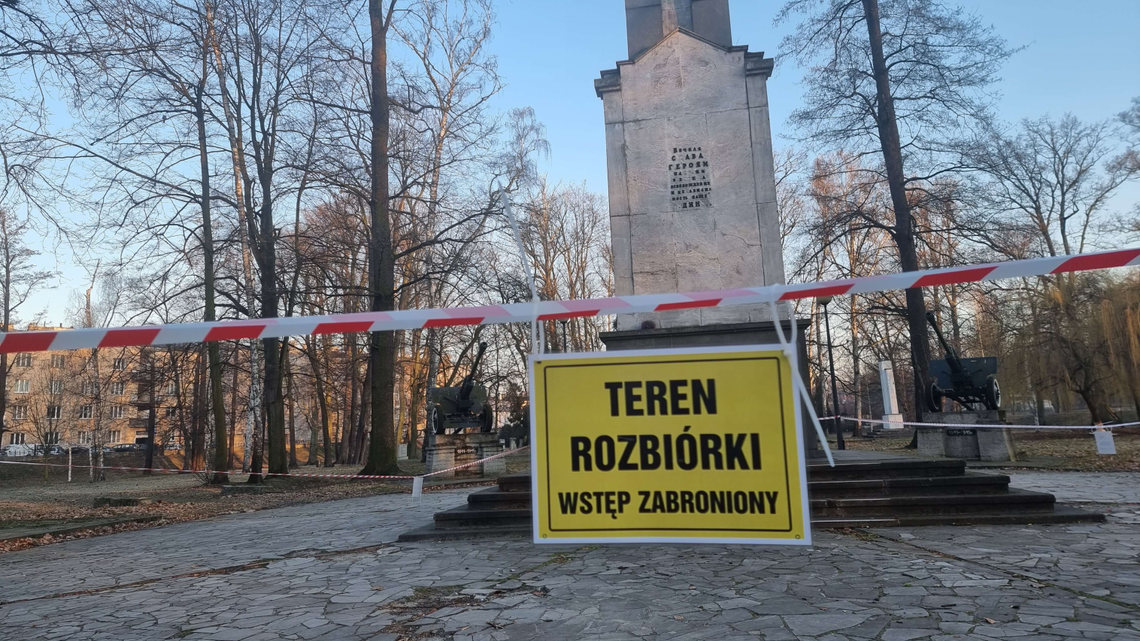 „Teren rozbiórki” na Cmentarzu Żołnierzy Radzieckich