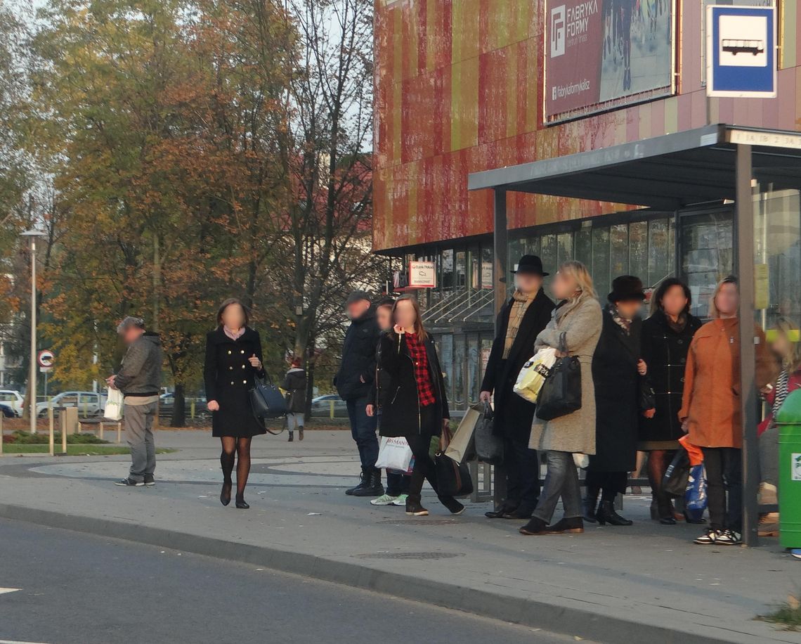 Tłumy dumnych pasażerów