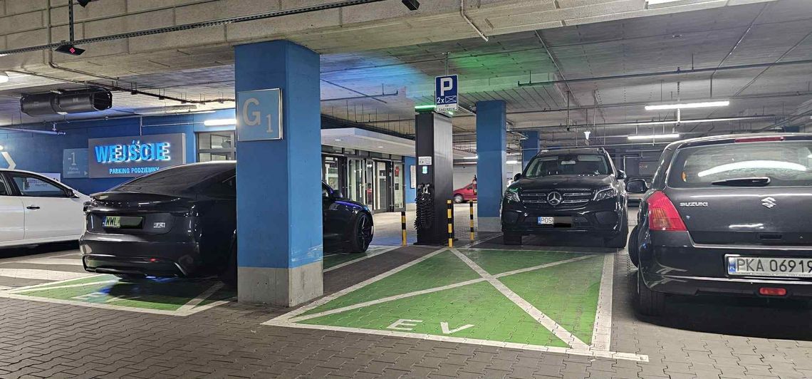 „To tykająca bomba?” Elektryki i ładowarki na podziemnym parkingu Galerii Amber