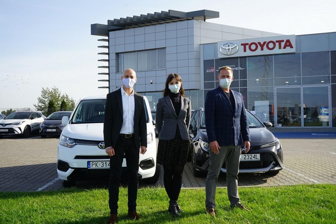 Toyota Mikołajczak oficjalnym partnerem Fundacji Reakcja. Jeździmy Corollą Trek i Proace