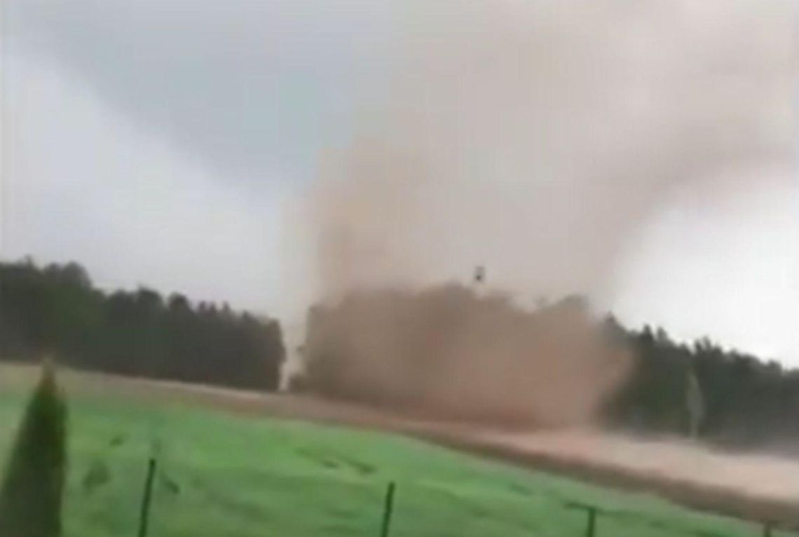Trąba powietrzna nad powiatem pleszewskim WIDEO