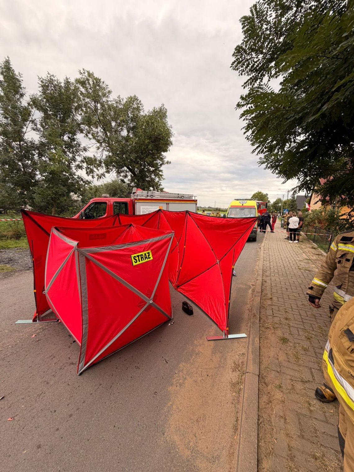 Tragedia na oczach dzieci! Ciężarówka wjechała w młodą kobietę 𝐅𝐀𝐊𝐓𝐘 𝐙 𝐑𝐄𝐆𝐈𝐎𝐍𝐔