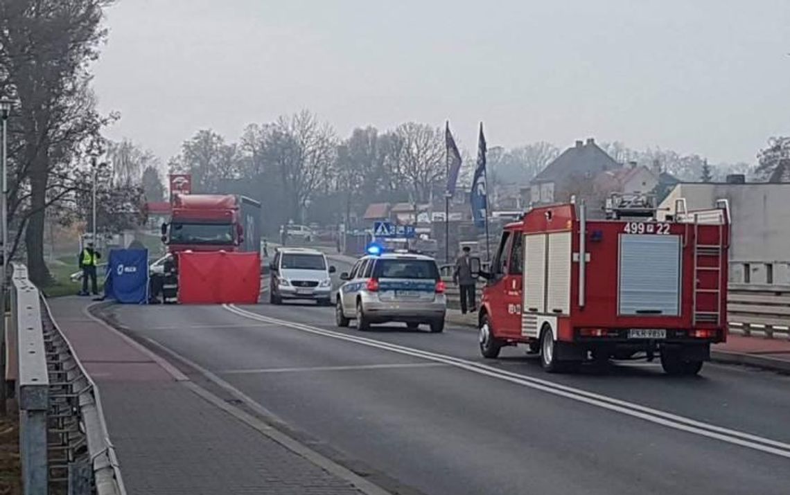 Tragedia na pasach. Nie żyją dwie osoby potrącone przez ciężarówkę ZDJĘCIA